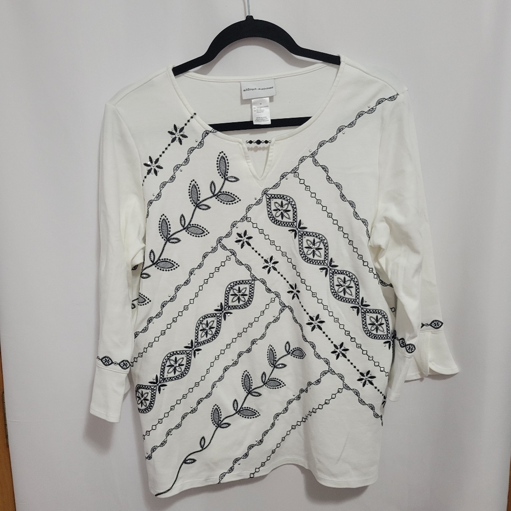 Alfred Dunner White/Black 3/4 Length Sleeve Top w/ Rhinestone Embellishments, M